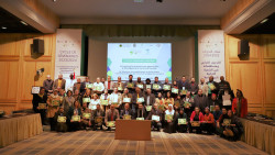 Remise des certificats aux élus de la région de l'Oriental et aux participants.JPG